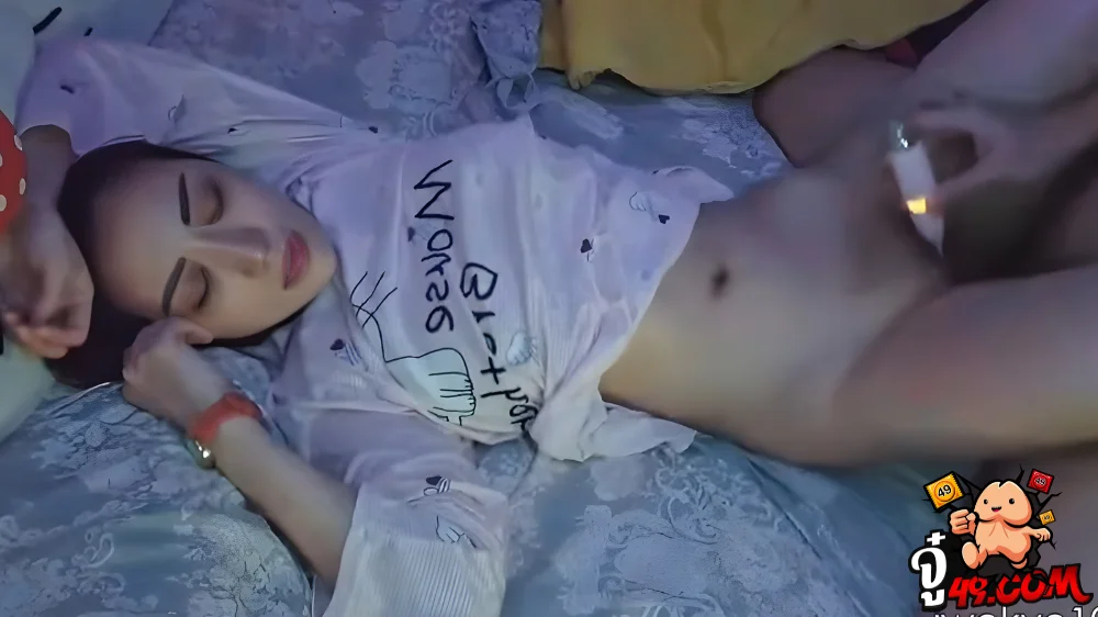 คลิปโป๊ตั้งกล้องเย็ด สาวแรงงานกรรมกร โดนแฟนหนุ่มเล่นเม็ดแตดจนเสียว แล้วจับแหกขายัดควยเข้ารูหี เล่นท่ารัว จนน้ำกระตุกรัดควยจนน้ำแตก